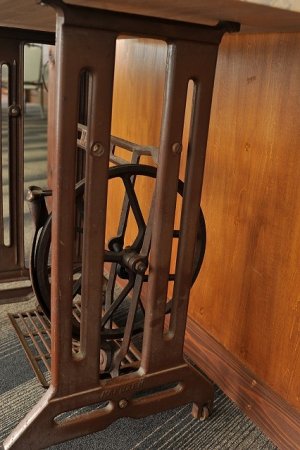 画像4: 足踏みミシンテーブル（MARUZEN）