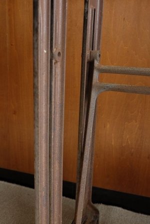 画像7: 足踏みミシン脚（SINGER）