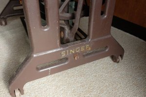 画像5: 足踏みミシン脚（SINGER）