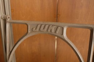 画像2: 足踏みミシン脚（JUKI）