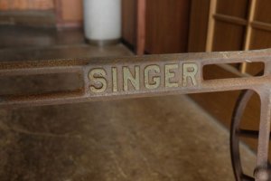 画像9: 足踏みミシン脚（SINGER）