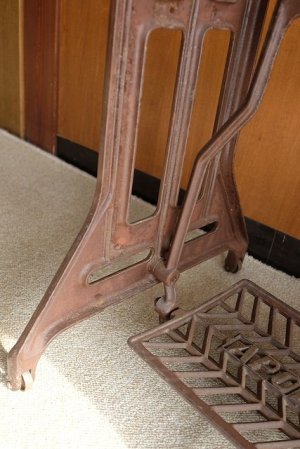 画像4: 足踏みミシン脚（APLLO）