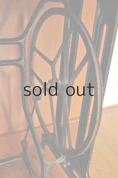 画像2: 足踏みミシンテーブル（SINGER・職業用） (2)