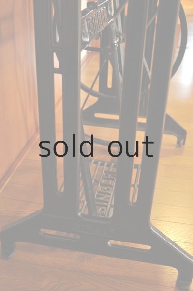 画像4: 足踏みミシンテーブル（SINGER・職業用） (4)