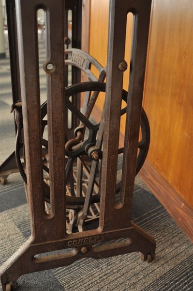 画像4: 足踏みミシンテーブル(COMELY) (4)