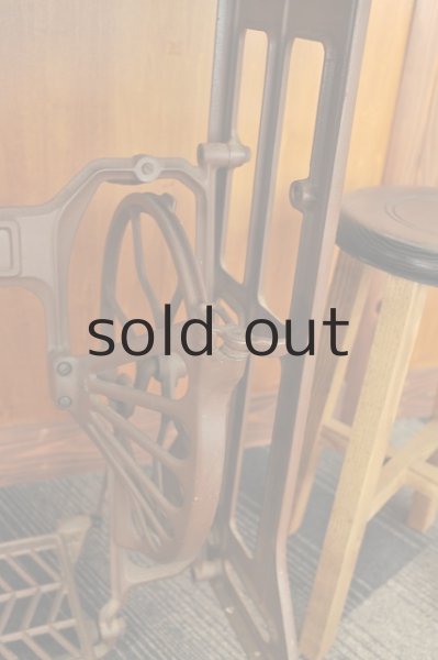 画像2: 足踏みミシンテーブル(MITSUBISHI) (2)