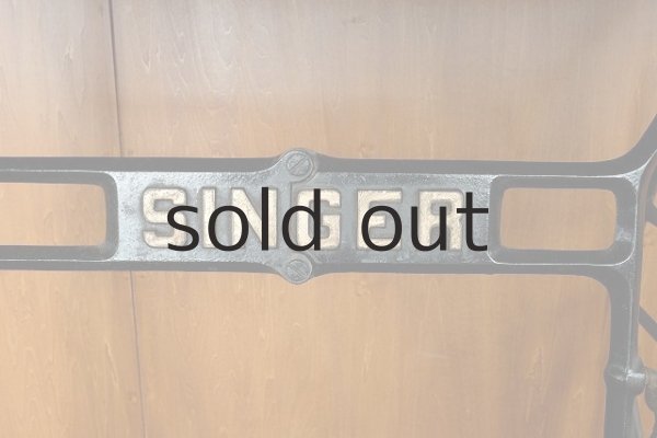 画像2: 足踏みミシンテーブル（SINGER・職業用） (2)