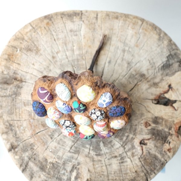 画像2: 蓮の花托オブジェ・リバティプリント  by GRAY and GREEN (2)