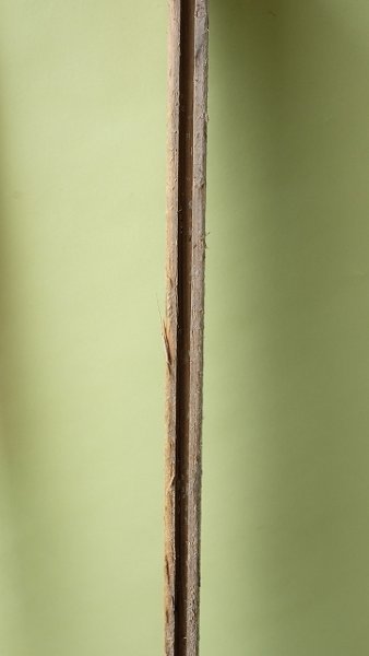 側面片方が凹になっています。