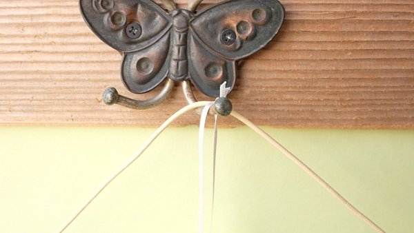 画像2: バスタオルハンガー(丸折・クリーム） (2)