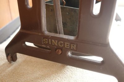 画像2: 足踏みミシン脚（SINGER）