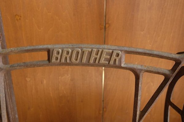 画像2: 足踏みミシン脚（BROTHER） (2)