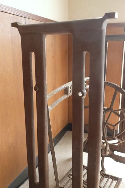 画像2: 足踏みミシン脚(BROTHER)