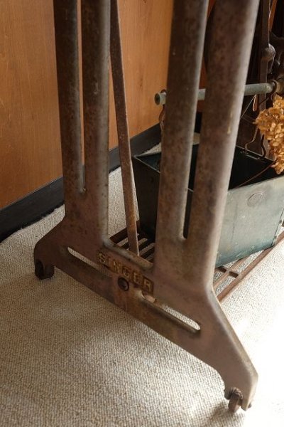 画像5: 足踏みミシン脚（SINGER） (5)