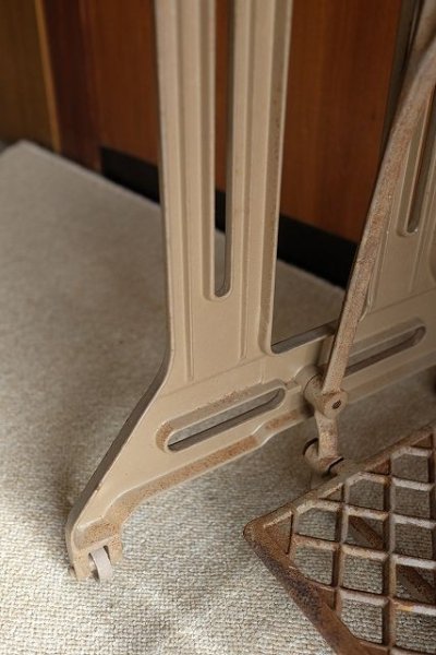 画像4: 足踏みミシン脚（JUKI） (4)