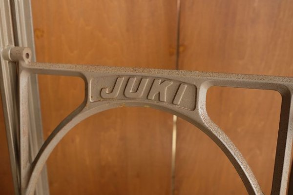 画像2: 足踏みミシン脚（JUKI） (2)