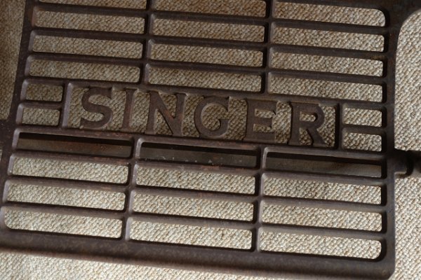 画像8: 足踏みミシン脚（SINGER） (8)