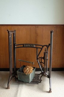 ゆう。足踏みミシンテーブル 足踏みミシンテーブル