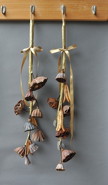 Dry plants for decor にロータスリース（壁掛け）を5点UPしました。