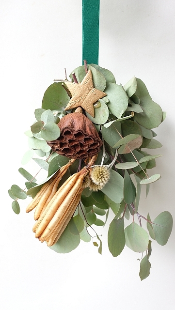Dry plants for decor ユーカリクリスマスアレンジ1点、流木根1点UPしました。