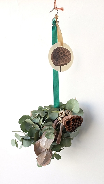 Dry plants for decor ユーカリクリスマスアレンジ1点UPしました。